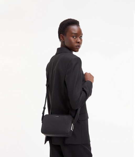 Calvin Klein  Ck Must Plus Camera Bag Ck Black (BAX)