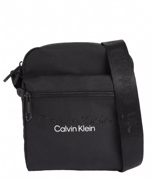 Calvin Klein  Ck Code Reporter With Pouch Ck Black (BAX)