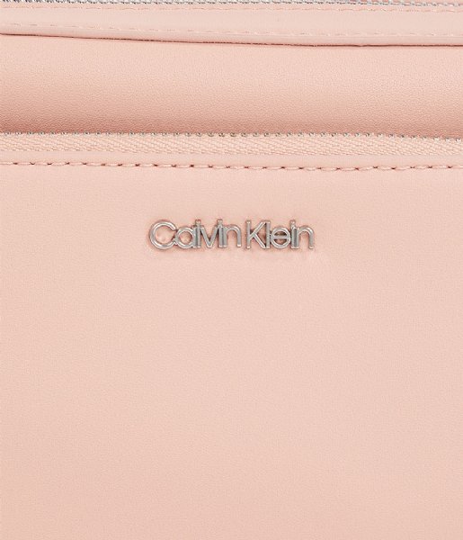 Calvin Klein  Must Camera Bag With Pocket Large Cafe au lait (GBI)